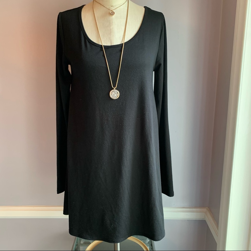 Mossimo black long sleeve scoop neck a-line swing dress Size Small